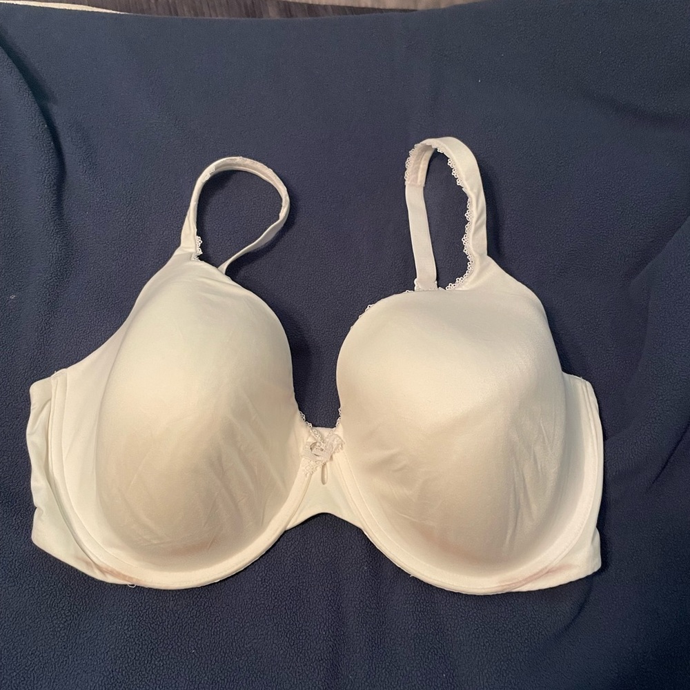 Victoria’s Secret Body by Victoria Lined 36DDD White Bra